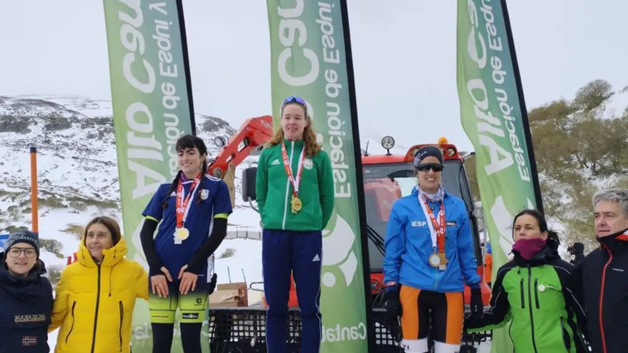 Marta Borb&oacute;n subi&oacute; al caj&oacute;n principal en la prueba de triatl&oacute;n celebrada en Reinosa. Foto: Fatri