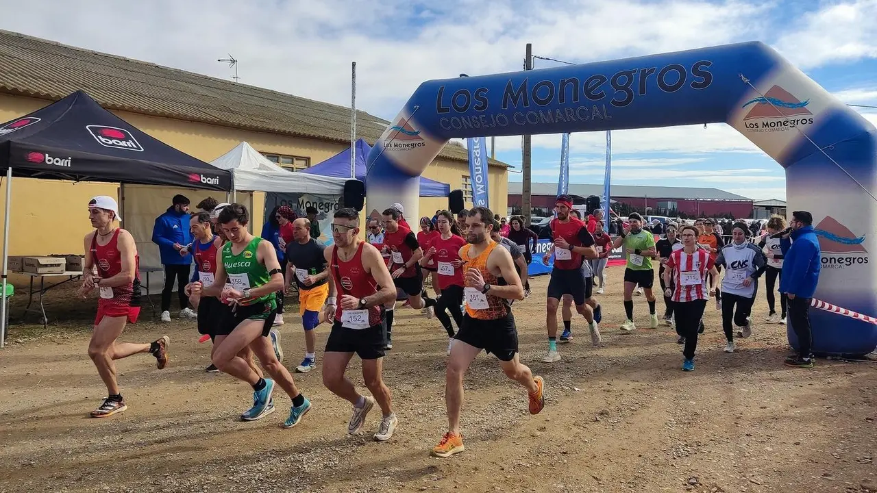 M&aacute;s de 200 dorsales se han pinchado en el cross La Laguna de Sari&ntilde;ena. Foto: Cedida