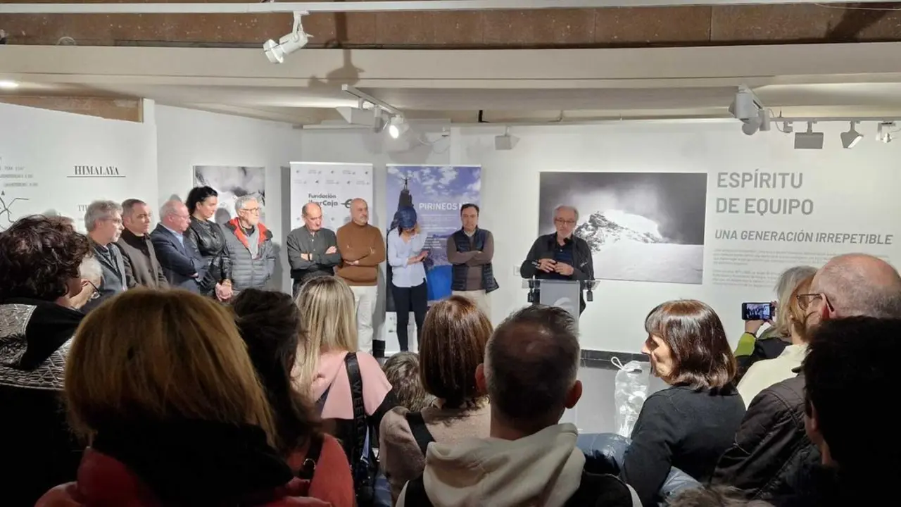 Lorenzo Ortas, en la imagen, en la presentaci&oacute;n de la exposici&oacute;n en el palacio de Villahermosa.