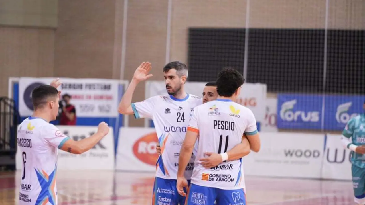 Los jugadores del Wanapix Zaragoza celebran un gol ante el Cartagena.