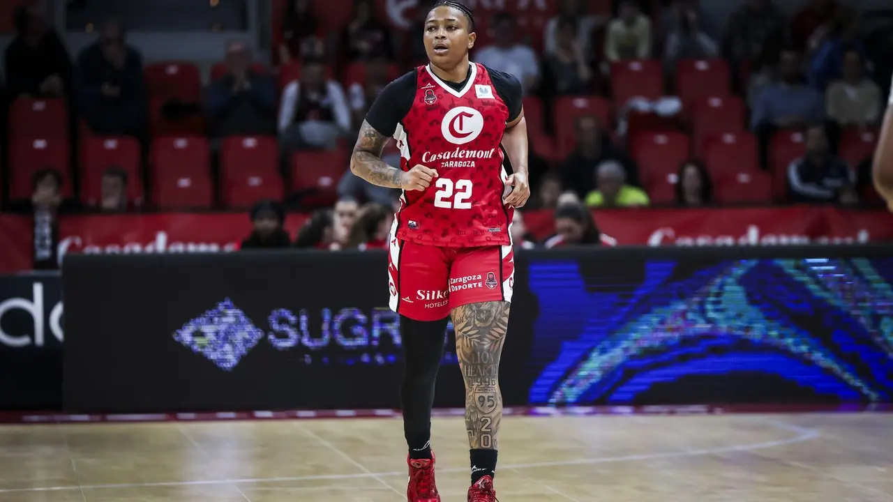 Imagen de Tanaya Atkinson durante el duelo ante Gran Canaria. Fotograf&iacute;a: Casademont Zaragoza.