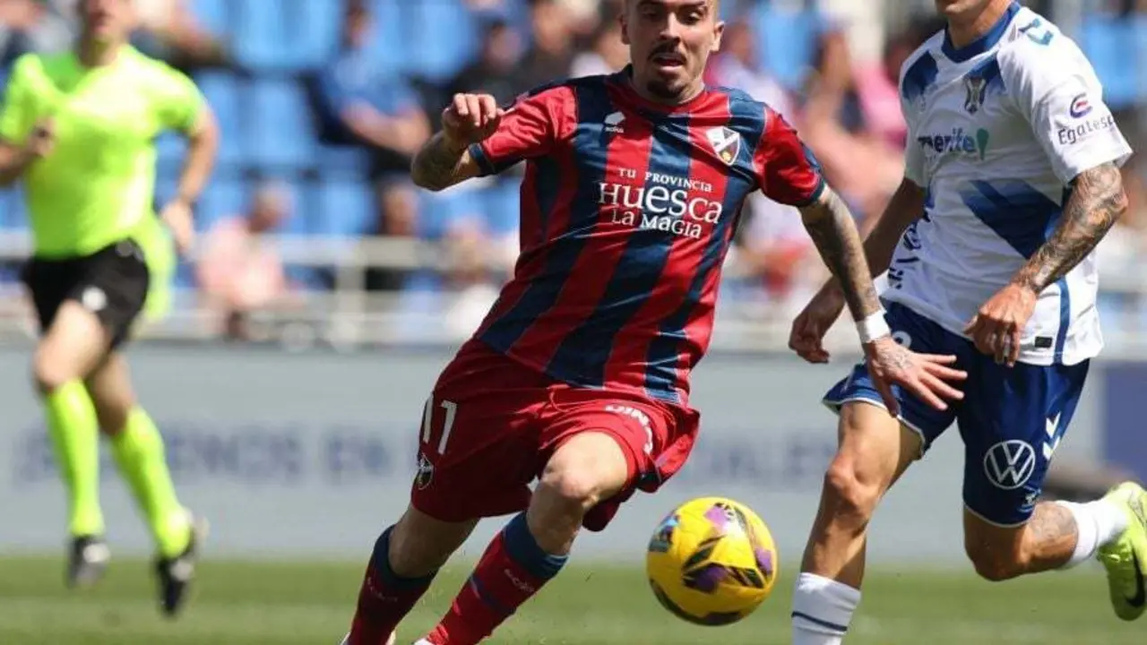 Joaqu&iacute;n fue uno de los jugadores m&aacute;s se&ntilde;alados de la derrota del Huesca en Tenerife. | Foto: LaLiga