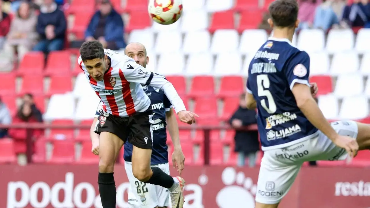 Imagen del duelo entre UD Logro&ntilde;&eacute;s y Utebo FC. Fotograf&iacute;a: UD Logro&ntilde;&eacute;s.