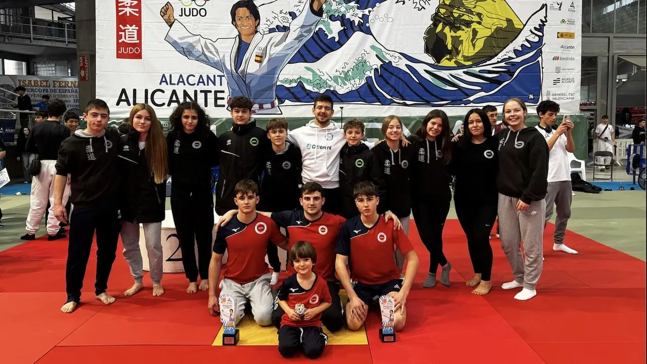 Foto de familia del Club Ib&oacute;n. Fotograf&iacute;a: Club Ib&oacute;n. 