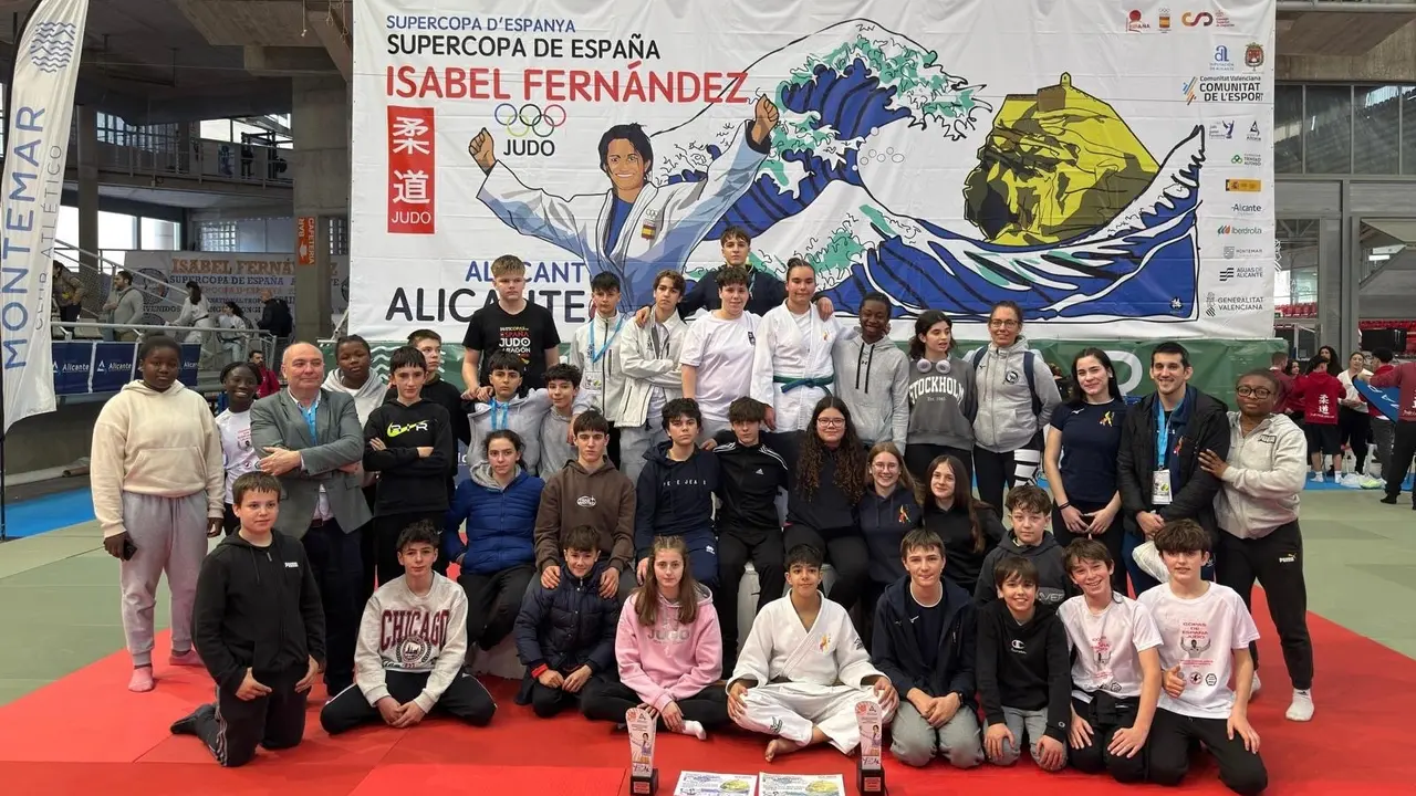 Fotograf&iacute;a de familia del CJ Bin&eacute;far y el Barbastro CJ. Fotograf&iacute;a: CJ Bin&eacute;far.