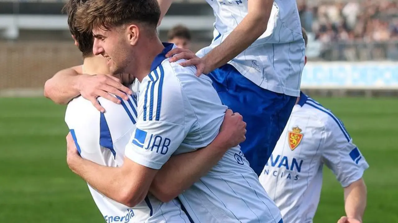 El Divisi&oacute;n de Honor Juvenil celebra el tanto de la remontada (Foto: Real Zaragoza).
