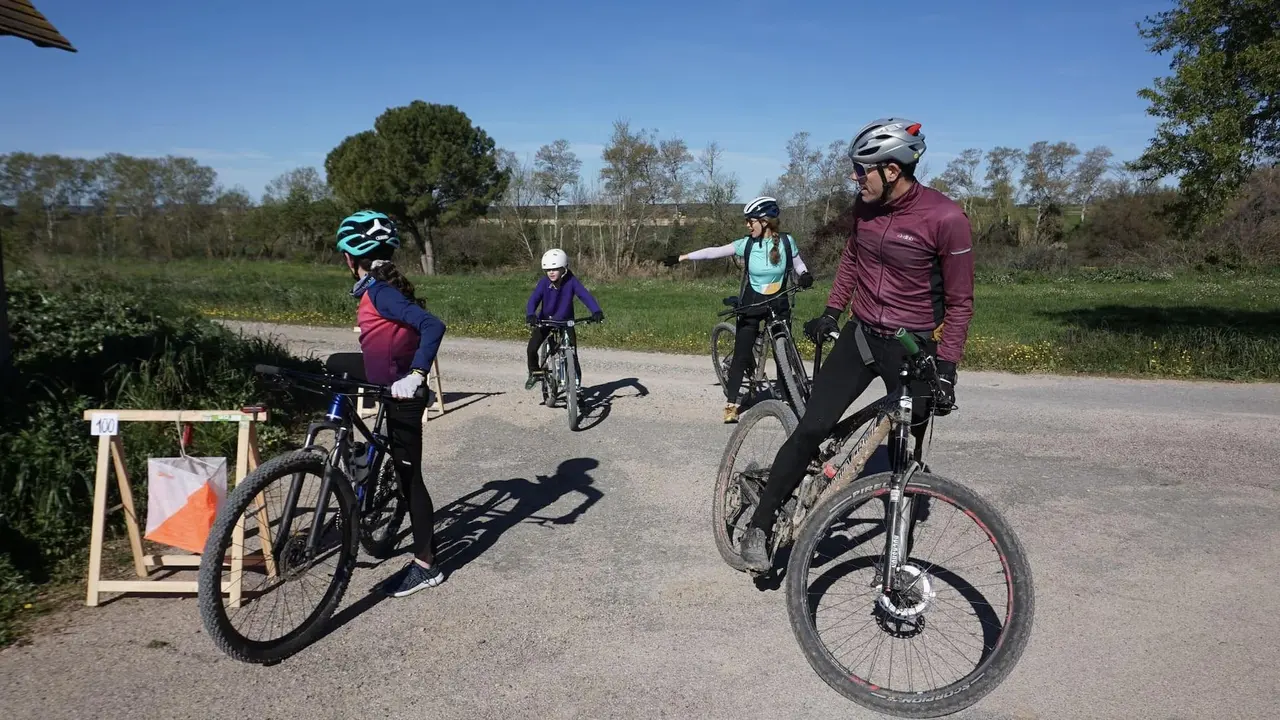 Ciclistas durante la prueba. Fotograf&iacute;a: Pe&ntilde;a Guara. 