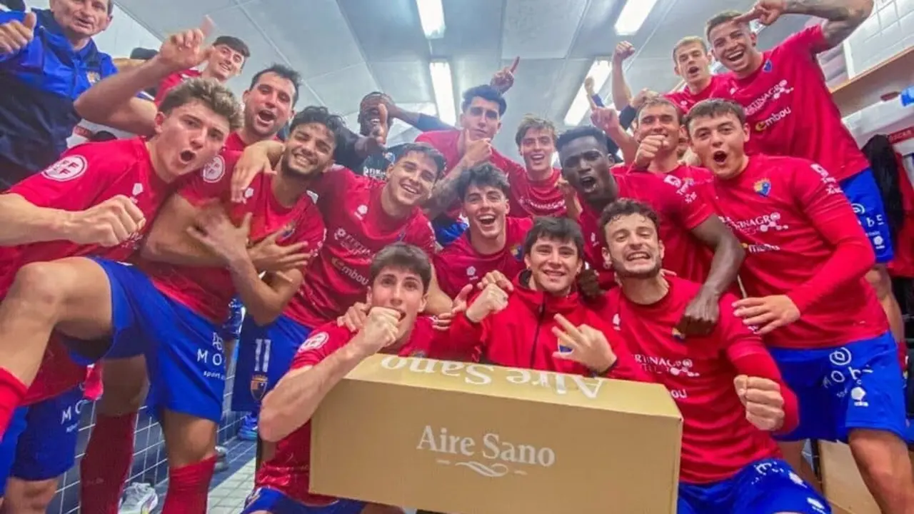 Los jugadores del CD Teruel celebran una victoria. Foto: CD Teruel (X)