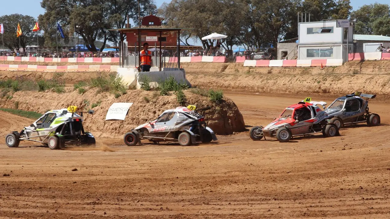 Imagen de una edici&oacute;n de la siempre espectacular prueba de autocross que este fin de semana llega a Espl&uacute;s. Foto: Cedida