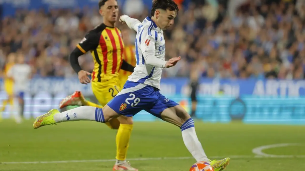 Pau dispara ante Vilarrasa (Foto: LaLiga).