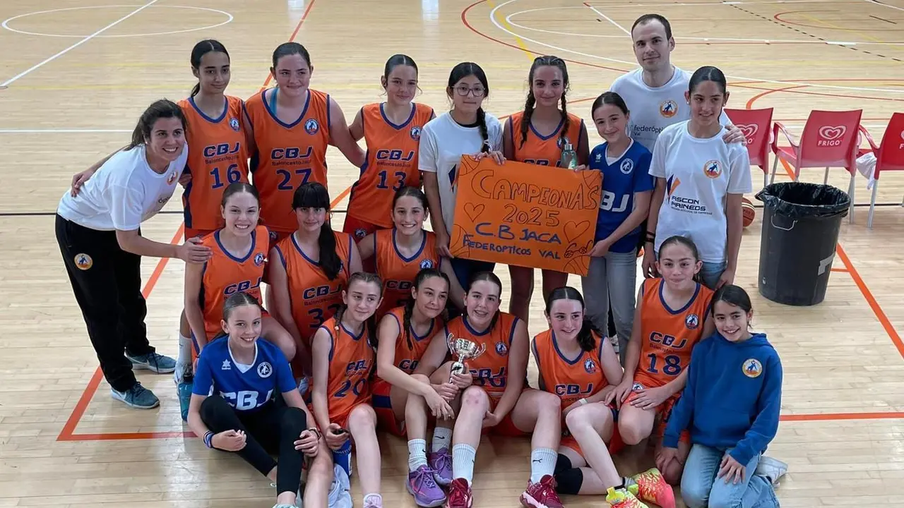 El equipo infantil femenino se proclama con total merecimiento campe&oacute;n provincial tras vencer al CB Monz&oacute;n por 35-52. Fotograf&iacute;a: CB Jaca.