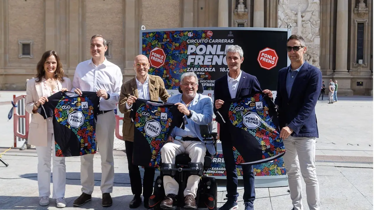 Presentaci&oacute;n de la carrera en la Plaza del Pilar. Fotograf&iacute;a: Daniel Marcos.