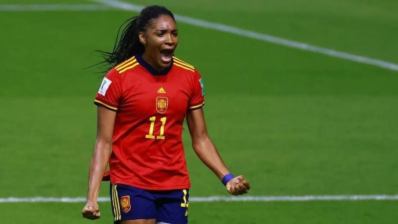 Salma Paralluelo celebra un gol con la Selecci&oacute;n espa&ntilde;ola. Foto: Paralluelo celebra uno de sus goles ante Jap&oacute;n / RFEF