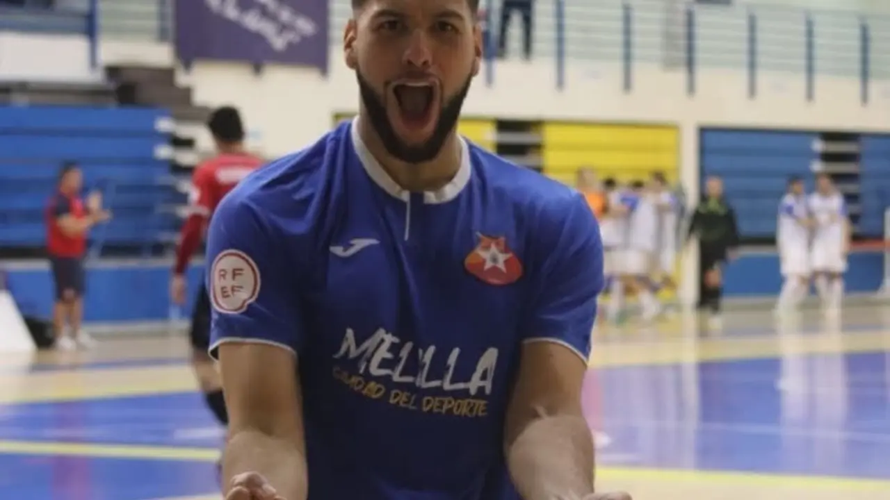 Claudio Fran&ccedil;a con la camiseta del Melistar. 