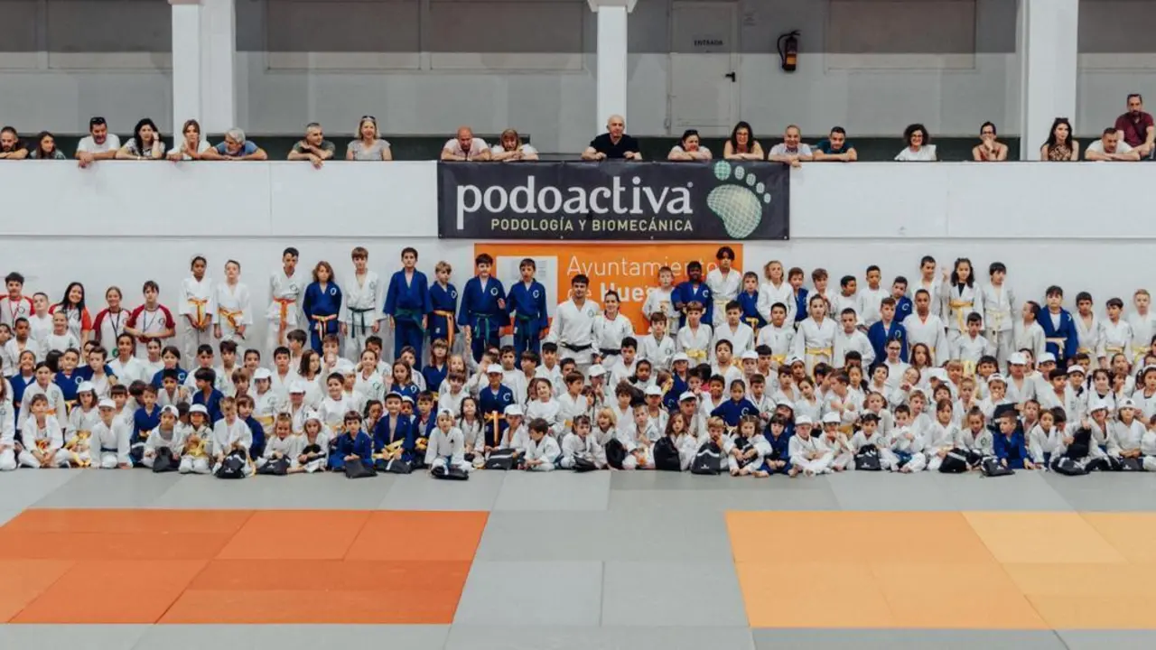 Foto de familia del Club Ib&oacute;n. Fotograf&iacute;a: Club Ib&oacute;n.