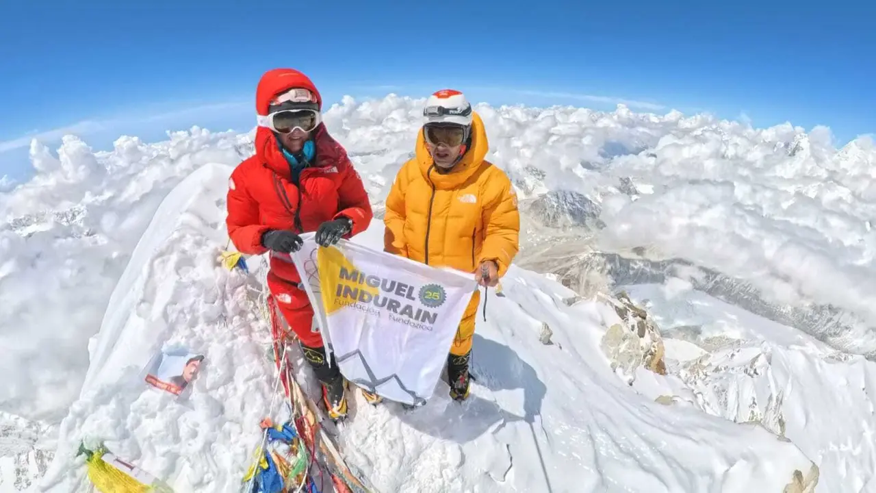 Uxue e Ignacio, en la cima del Makalu. Foto: Cedida