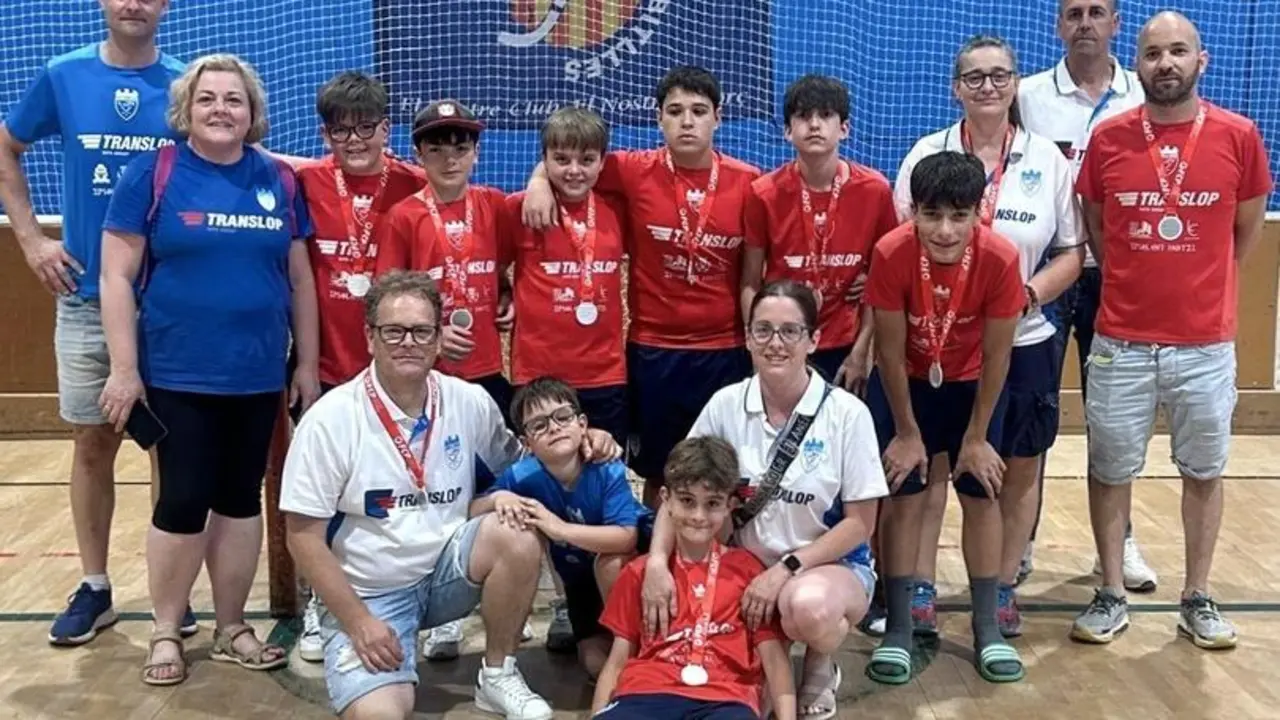 El equipo aragon&eacute;s tras disputar el partido. Fotograf&iacute;a: FEARPA.