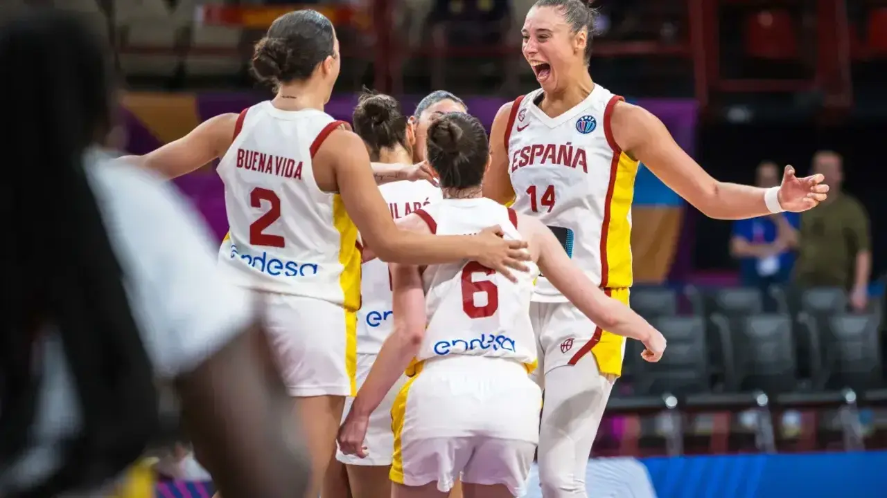 Espa&ntilde;a celebra su triunfo ante Rep&uacute;blica Checa en el Eurobasket Femenino. Foto: FIBA