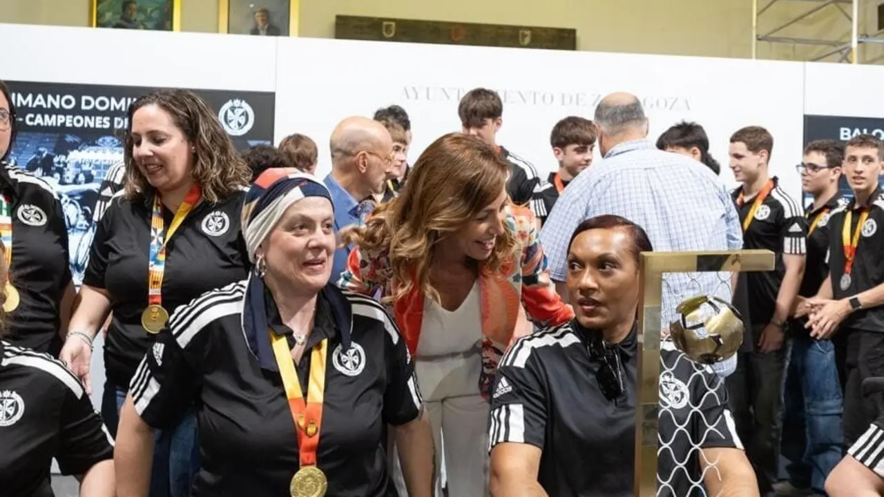 Imagen durante la recepci&oacute;n de la alcaldesa Natalia Chueca al Balonmano Dominicos. Foto: Laura Trives