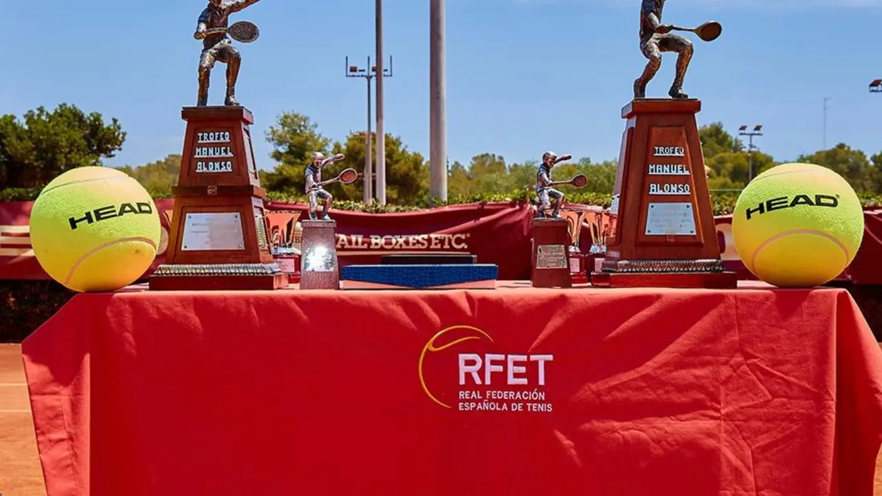 Premios de este Nacional juvenil. Fotograf&iacute;a: Real Zaragoza Club de Tenis.