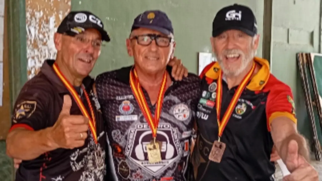 Veteranos por los recorridos de tiro. Fotograf&iacute;a: Club de Tiro Loreto.