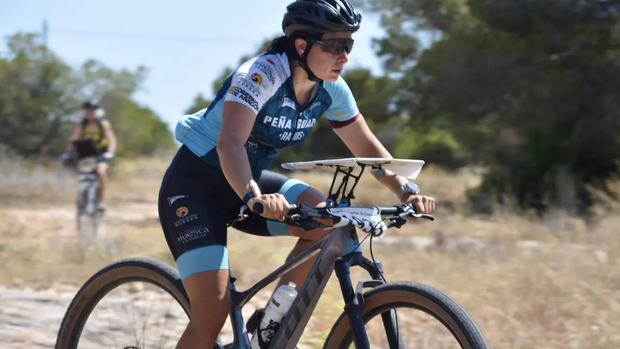 Miren Arina, en la imagen en una de las pruebas celebradas en Santa Pola con Pe&ntilde;a Guara BTT Orientaci&oacute;n. Foto: Pe&ntilde;a Guara
