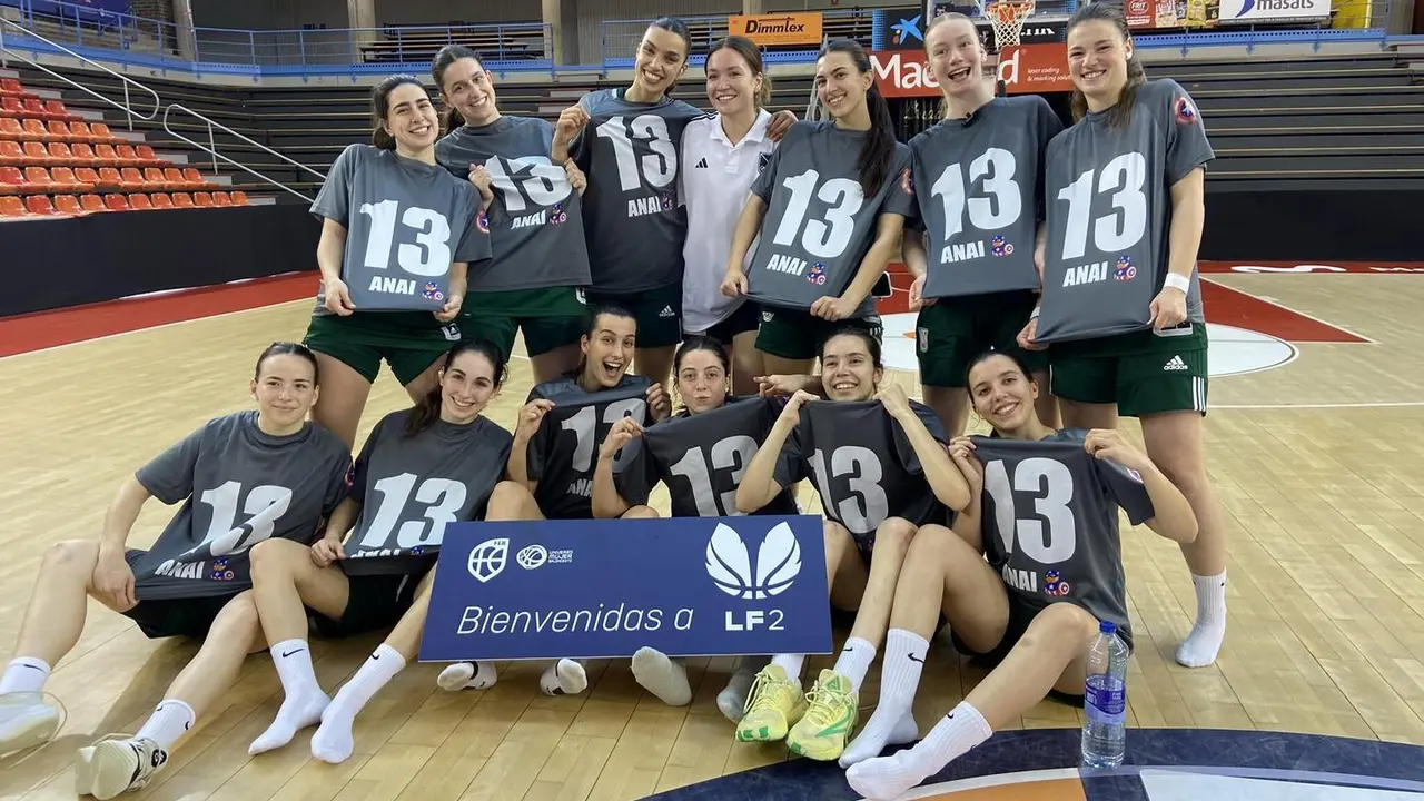 El Stadium Casablanca celebrando el que era su ascenso a Liga Femenina 2. Fotograf&iacute;a: Stadium Casablanca.