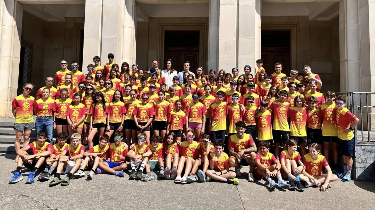 Foto de familia tras el acto de presentaci&oacute;n. Fotograf&iacute;a: Ayuntamiento de Tarazona.
