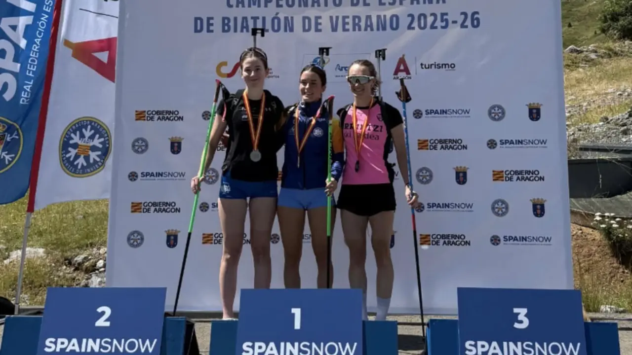 Podio femenino en el que destaca el primer lugar de la jacetana &Aacute;ngela Cajal. Fotograf&iacute;a: FADIArag&oacute;n.