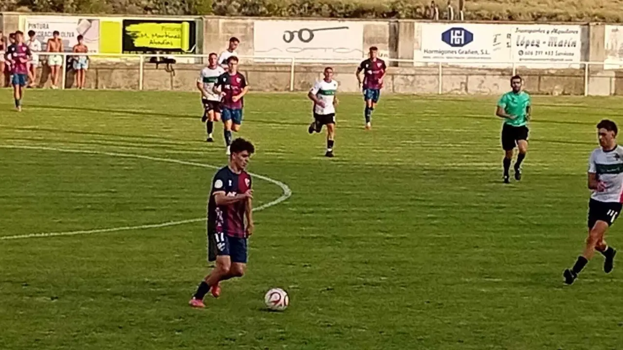 Imagen durante el partido entre Lanaja y Huesca B. Foto: Cedida
