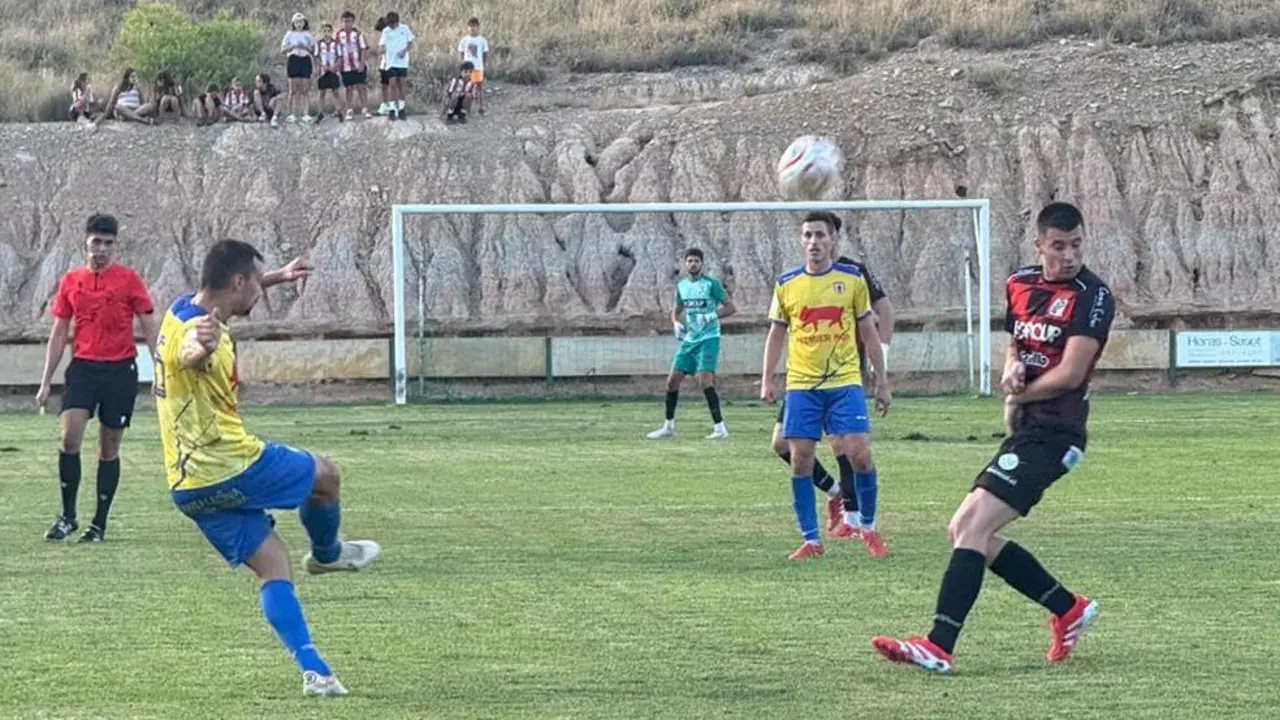 Imagen durante el Tamarite - Onti&ntilde;ena. Foto: SPORTARAGON