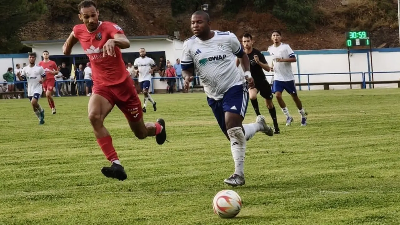 Imagen durante el partido entre Gurrea y Fraga. Foto: SPORTARAGON