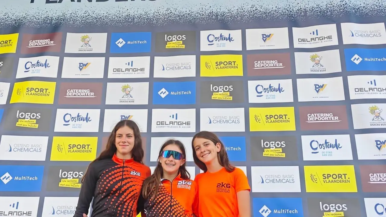 Las tres integrantes del Club Pat&iacute;n 2mil6: Daniela Gil, Irene Cabrero y Mar&iacute;a Cabrero. Fotograf&iacute;a: FEARPA.
