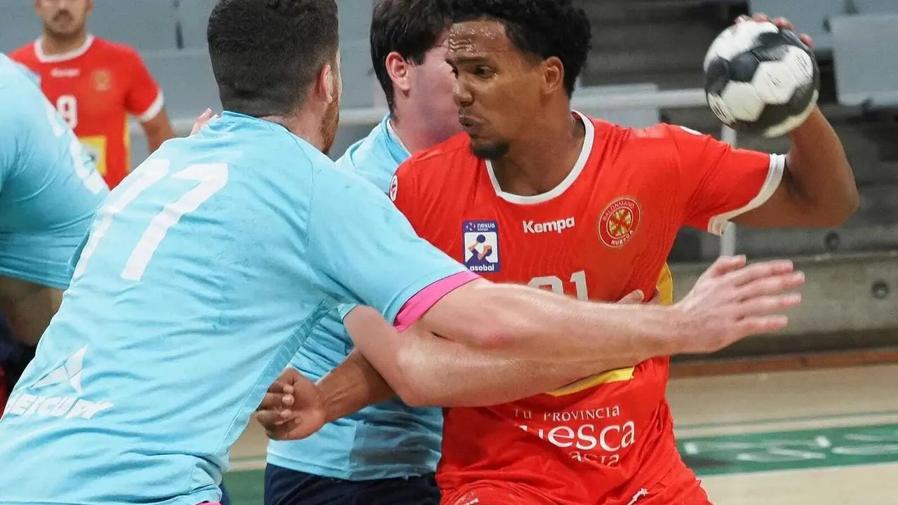 Samuel Cordi&eacute;s, en la imagen, en el amistoso disputado contra el BM Zaragoza. Foto: C. Pascual