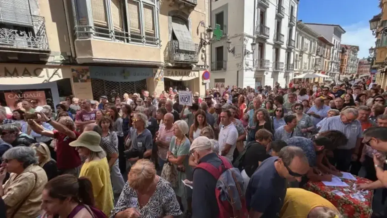 Momento de protesta contra Oroel Park. Foto: Cope Jaca