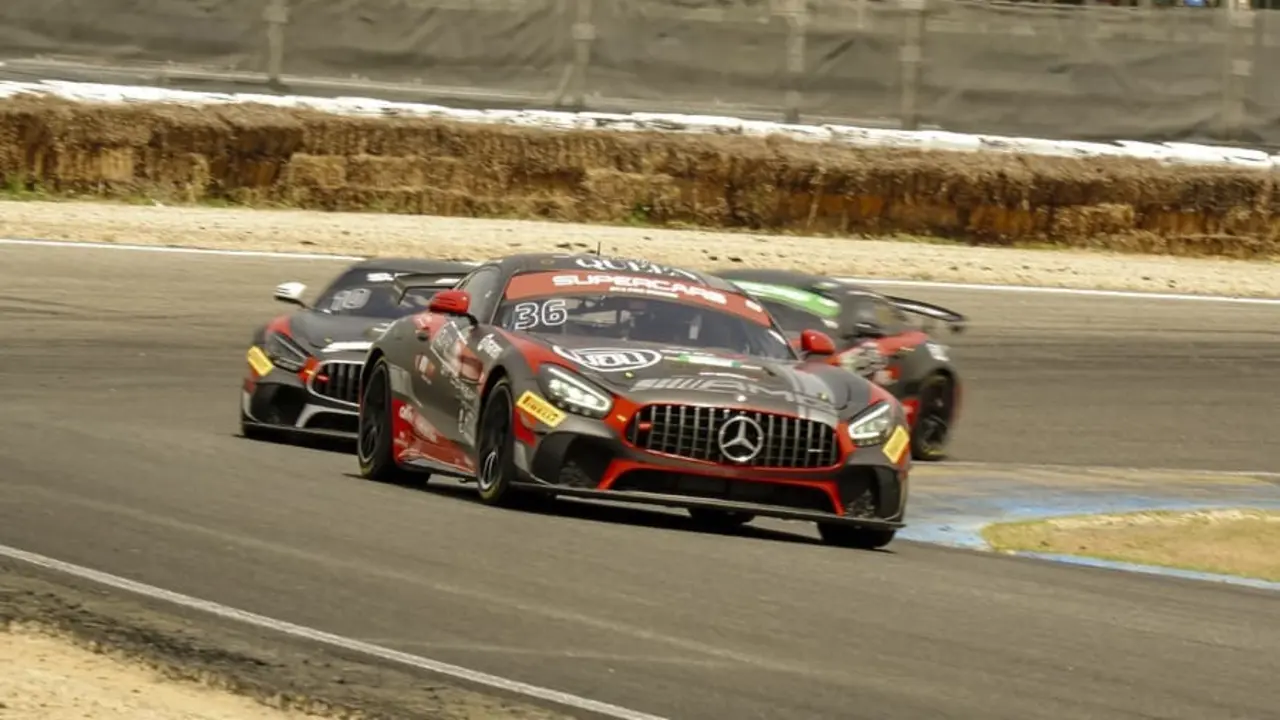 Guillermo Aso a los mandos de su mercedes. Foto: CTR Press