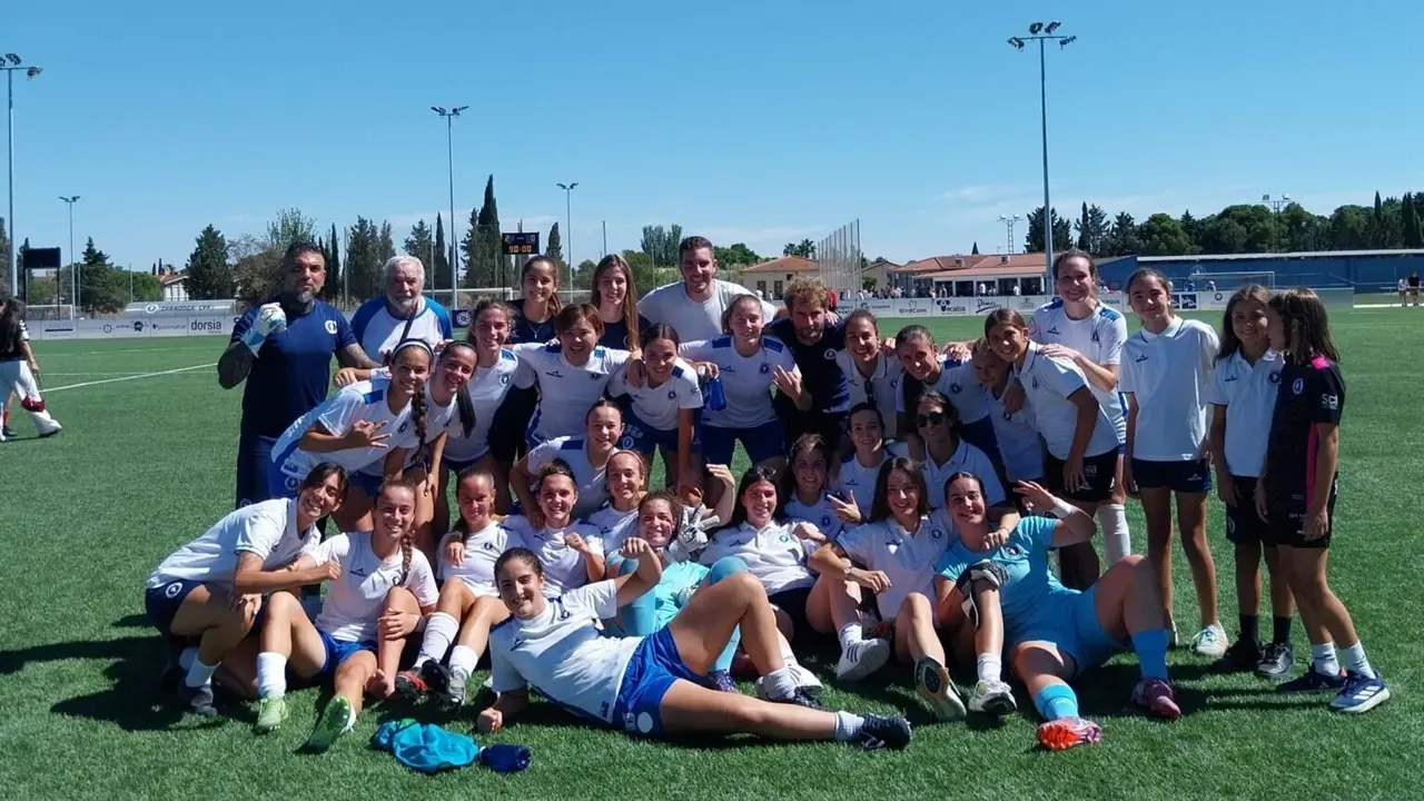 Las jugadoras del Zaragoza CFF celebran el triunfo. Foto: Zaragoza CFF