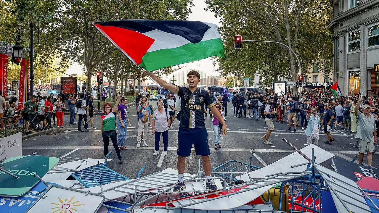 Cancelada la &uacute;ltima etapa de la Vuelta ciclista en Madrid por las manifestaciones propalestinas. Foto: RTVE