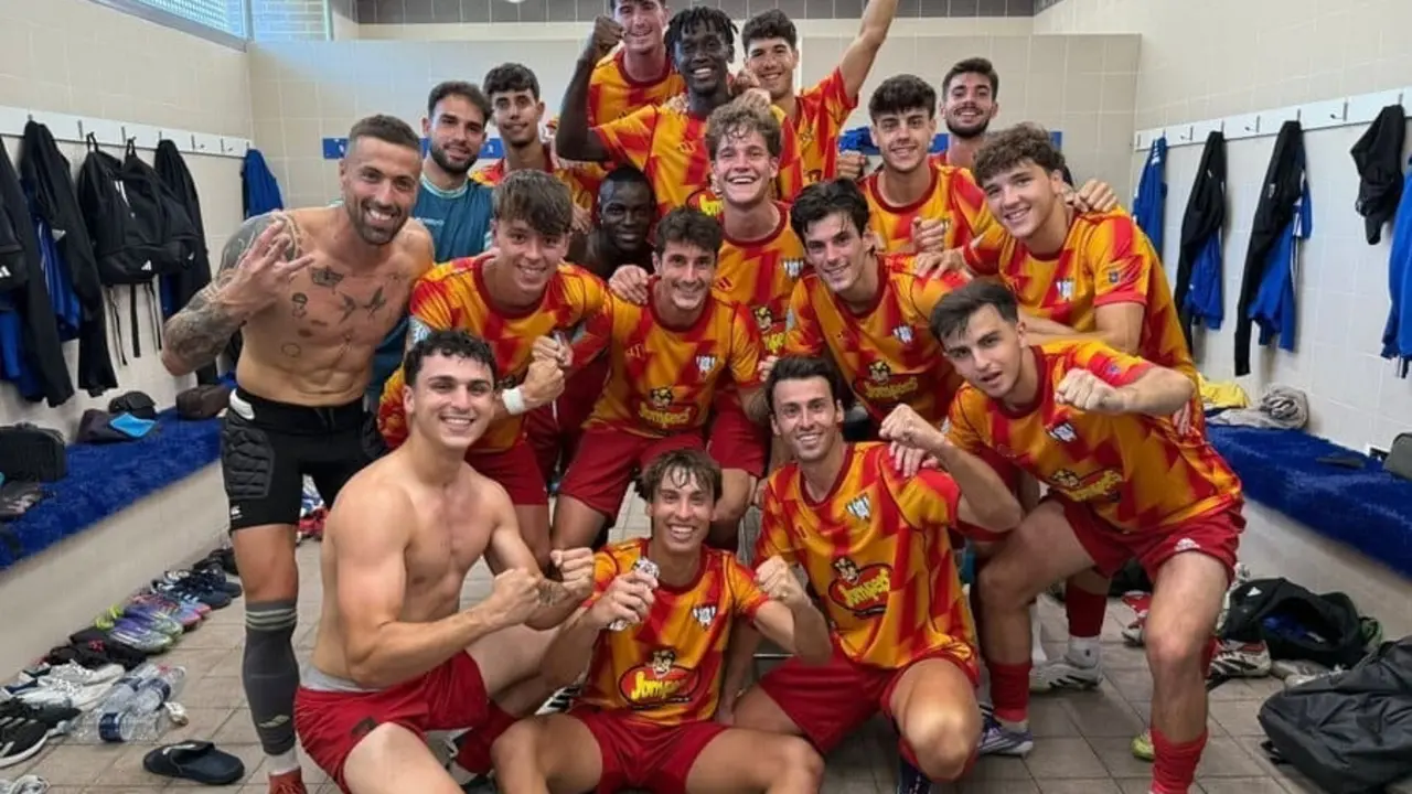 Jugadores del Ejea celebran su triunfo en la jornada 2 de Liga. Foto: X