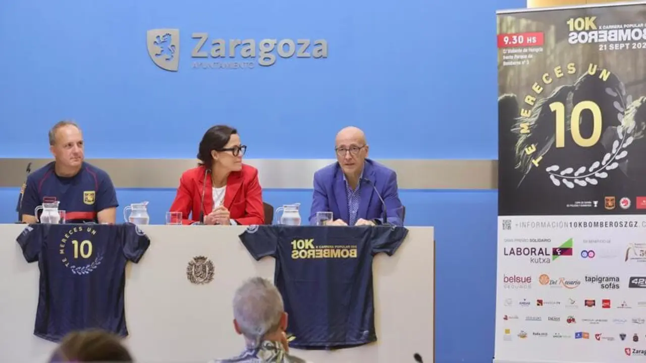 Imagen de la presentaci&oacute;n en el Ayuntamiento de Zaragoza de la Carrera de Bomberos. Foto: Ayto. Zaragoza