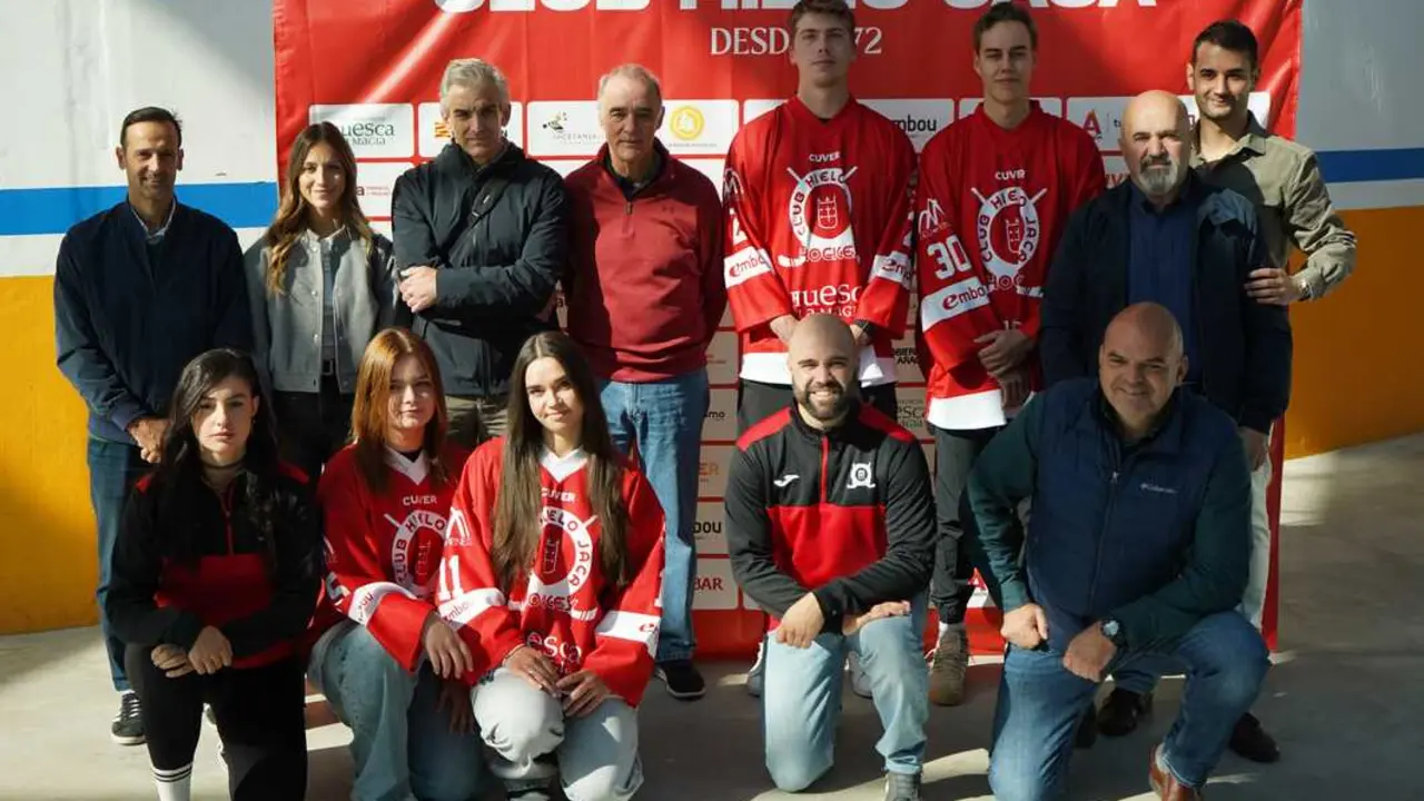 Foto de la presentaci&oacute;n de la temporada, fichajes extranjeros y patrocinadores del Club Hielo Jaca / CHJ