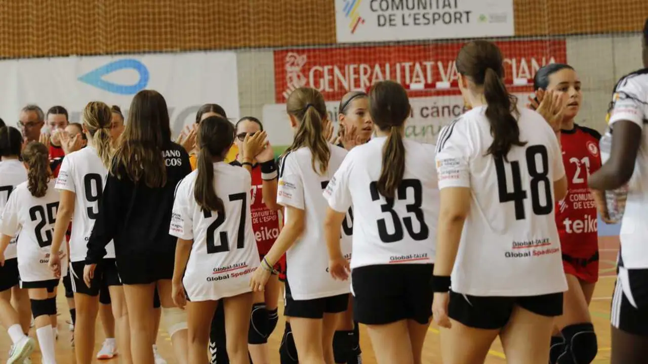 El infantil femenino de Dominicos quedar&aacute; bajo la batuta de Juanjo Gonz&aacute;lez / Balonmano Dominicos