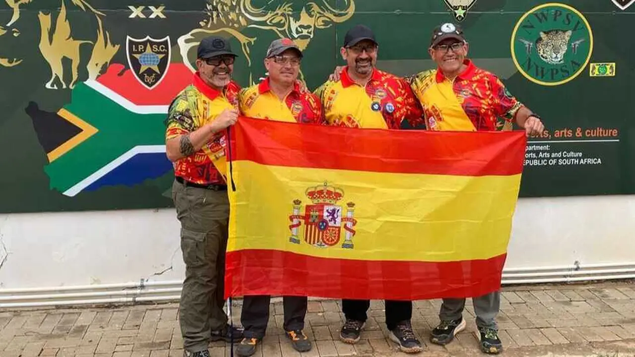 El equipo espa&ntilde;ol tras proclamarse campe&oacute;n del mundo. Fotograf&iacute;a: Club de Tiro Loreto.