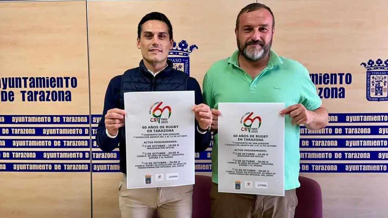 El concejal de Deportes, Pablo Escribano, y del presidente del Club de Rugby Tarazona, V&iacute;ctor Garc&iacute;a. Fotograf&iacute;a: Ayuntamiento de Tarazona.