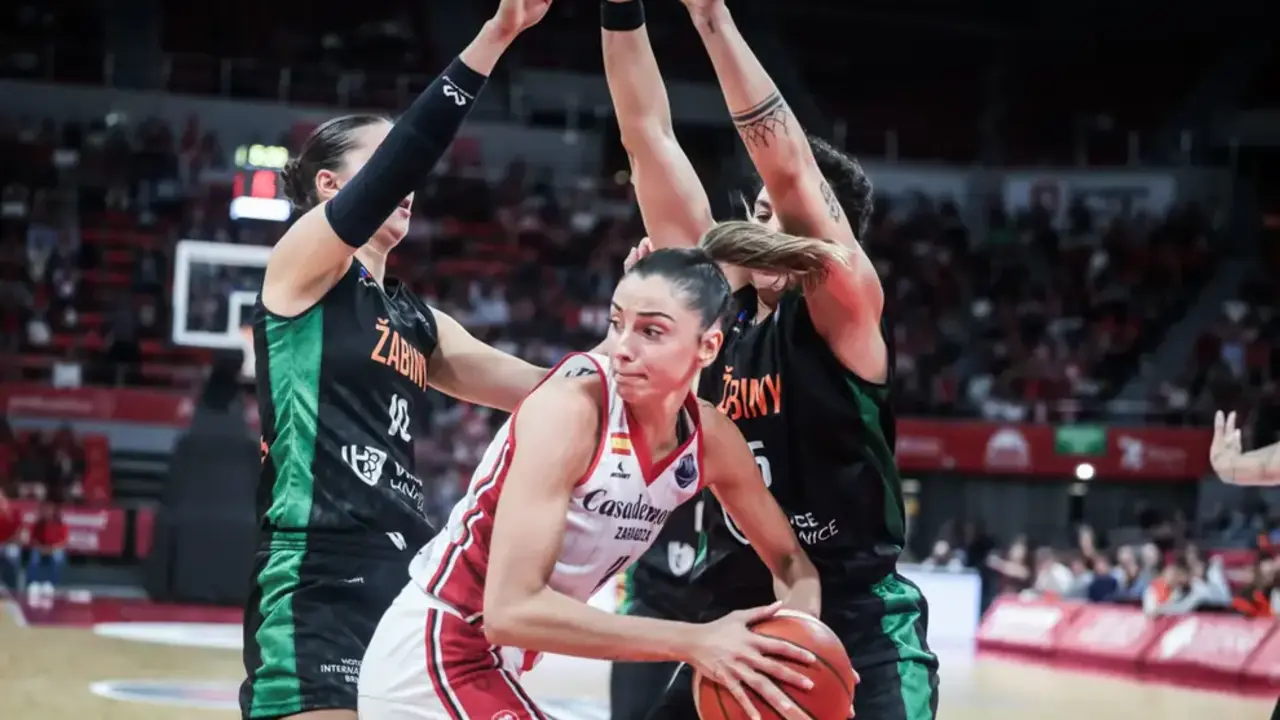 Mariona Ortiz, capitana del Casademont Zaragoza, en el duelo de vuelta ante el Brno. Fotograf&iacute;a: FIBA.