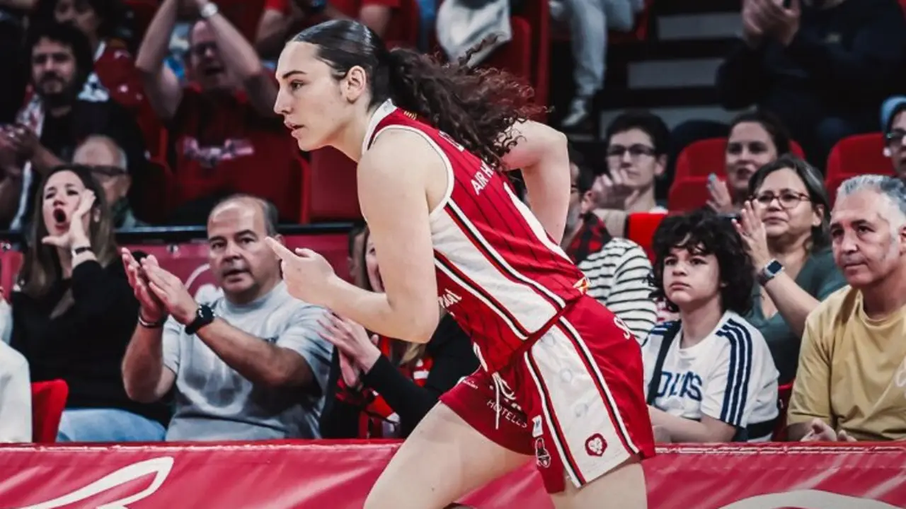 Carla Leite, una de las grandes estrellas del equipo, durante el duelo ante Ensino Lugo. Fotograf&iacute;a: Esther Casas / Casademont Zaragoza.