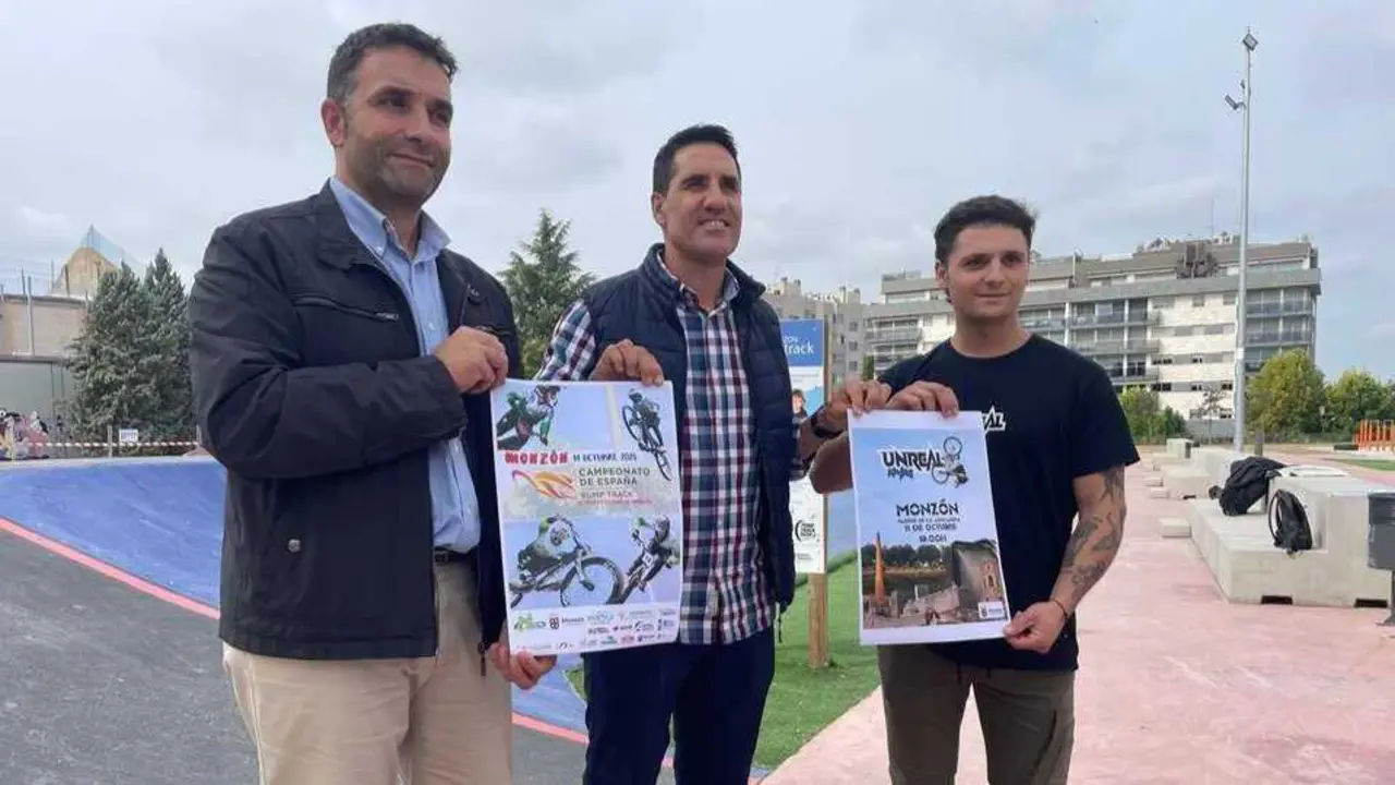 Presentaci&oacute;n del campeonato. De izquierda a derecha: Marcos Barranco, Eliseo Mart&iacute;n e Ignasi Pascual. Fotograf&iacute;a: Ayuntamiento de Monz&oacute;n.