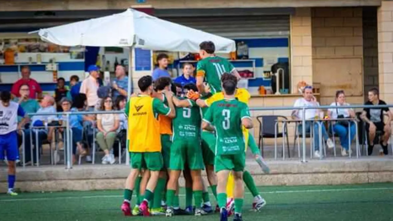 Jugadores del CD Cuarte celebrando un gol ante el &Eacute;pila