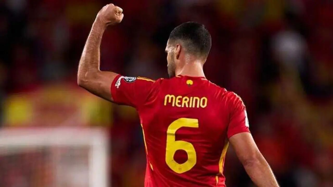 Mikel Merino, uno de los jugadores destacados del duelo, celebrando un tanto. Fotograf&iacute;a: SEF&uacute;tbol.