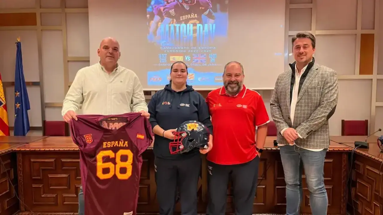 Presentaci&oacute;n del partido de f&uacute;tbol americano en Jaca. Fotograf&iacute;a: Ayuntamiento de Jaca.